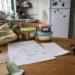 Capa do Sem Caos com preparo semanal da casa: lista, compras, recipientes e itens da rotina visíveis na cozinha.