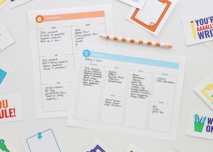 Planner simples com combinações de lancheira escolar e itens para comprar.